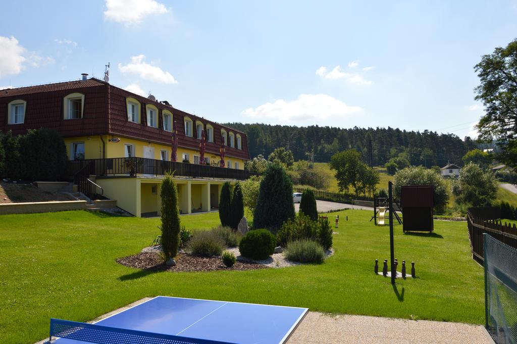Penzion Kamejk Kamyk nad Vltavou Exteriör bild